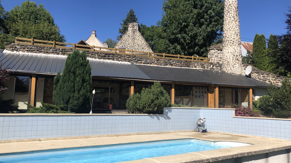 Saint-Alyre-es-Montagne House | Gîte in the mountains 1140m facing the swimming pool ideal for hiking guaranteed change of scenery