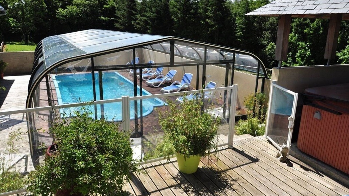 Plogonnec House | Gîte in Lopéau 4/6 people with swimming pool/spa, near the sea, tourist activities