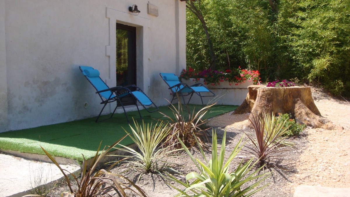 Saint-Gilles Ski Chalet | Gite in Petite Camargue for2persons on the banks of the Petit Rhône