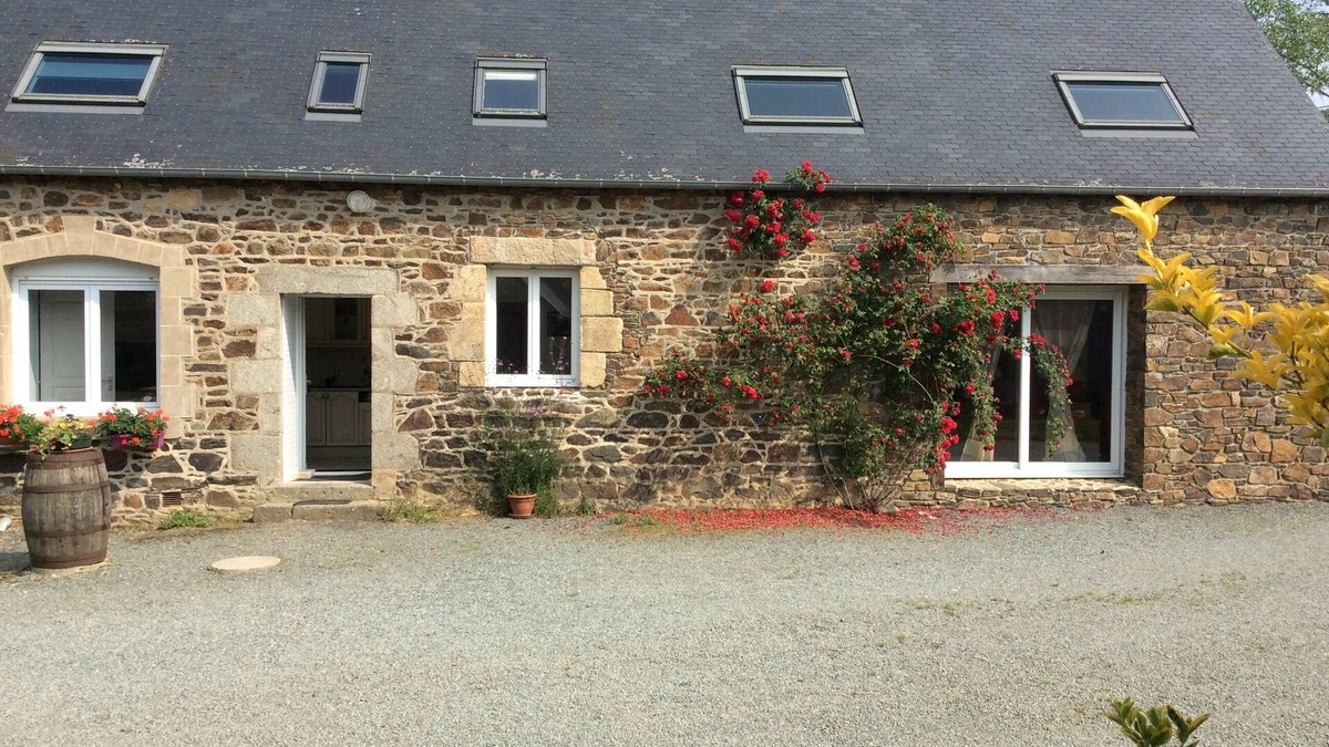 Saint-Clet House | GITE IN THE COUNTRYSIDE BETWEEN LAND AND SEA 20KMS FROM THE SEA