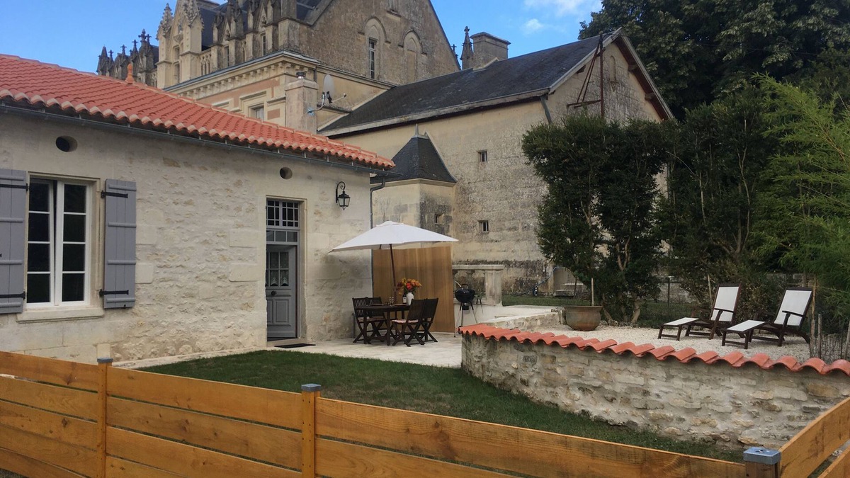 Ecurat Cottage | Gite in the grounds of a Chateau