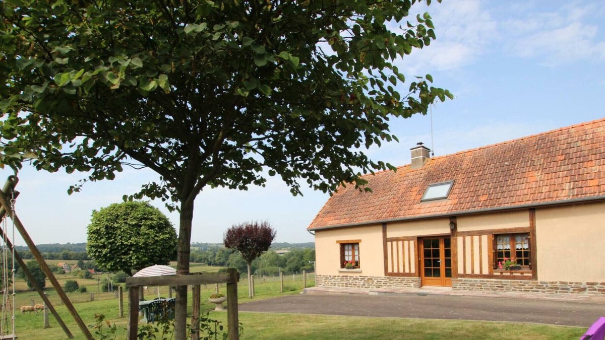 Isigny-le-Buat House | Gite Isigny-le-Buat, 2 bedrooms, 5 persons