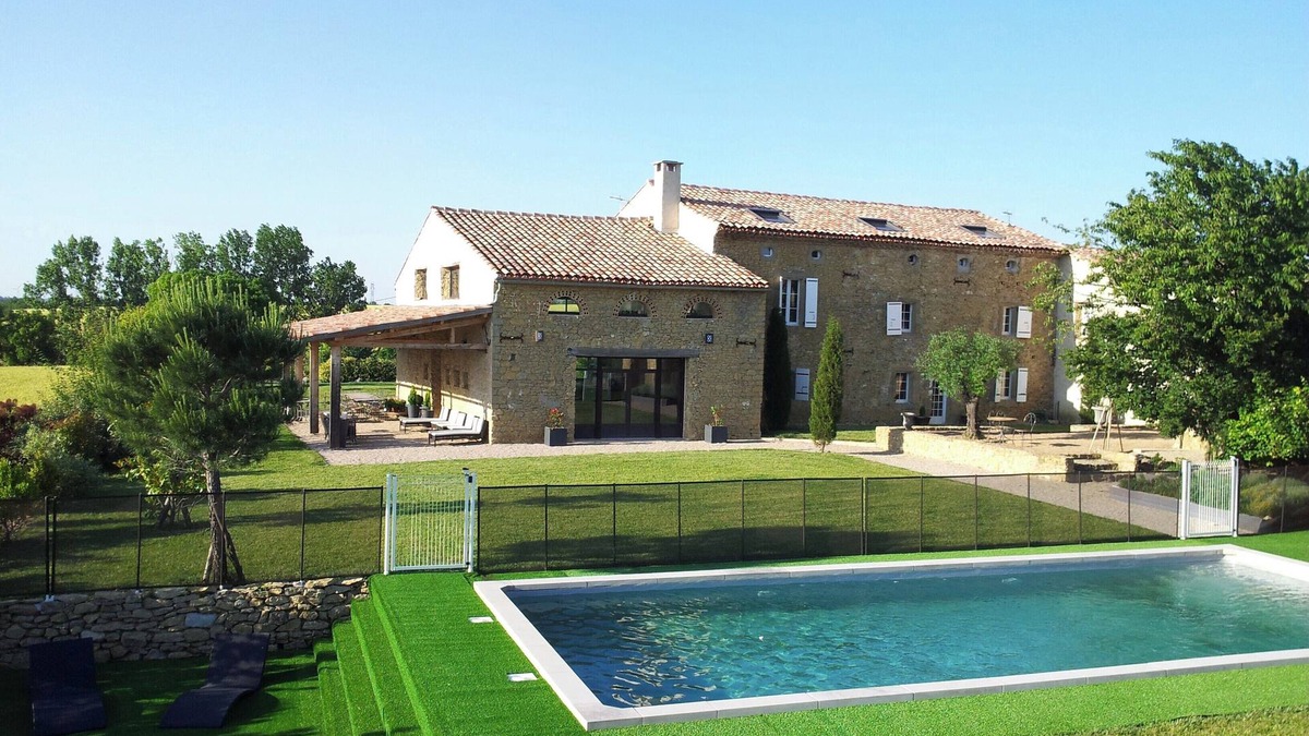 Durfort Villa | Gite L'espeyronis. Villa in the countryside, 22 beds, swimming pool, jacuzzi, pétanque.