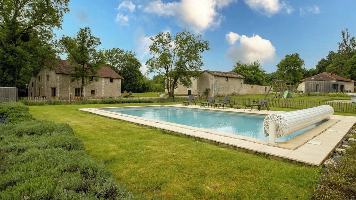 Chassaignes House | 'Gîte L'Étable' with shared pool, private terrace and Wi-Fi