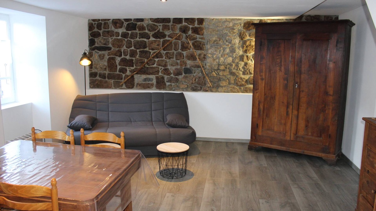 Burzet House | Gite L'outaou du château, dreamlike silence in the heart of the village