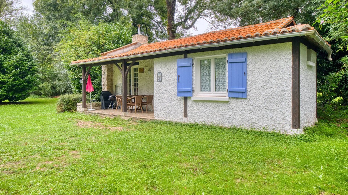 Varaignes House | Gîte La Cascade - Domaine l'Étang des Mirandes with Shared Pool