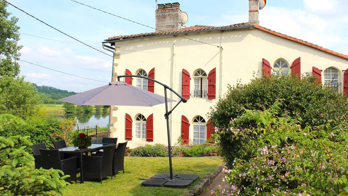 Availles-Limouzine House | Gite La Maison du Passeur