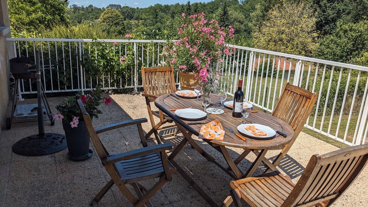 Saint-Jory-de-Chalais House | Gîte 'Le Bûcher' – Authentic Charm with Terrace, Balcony and Shared Garden in the Heart of Nature