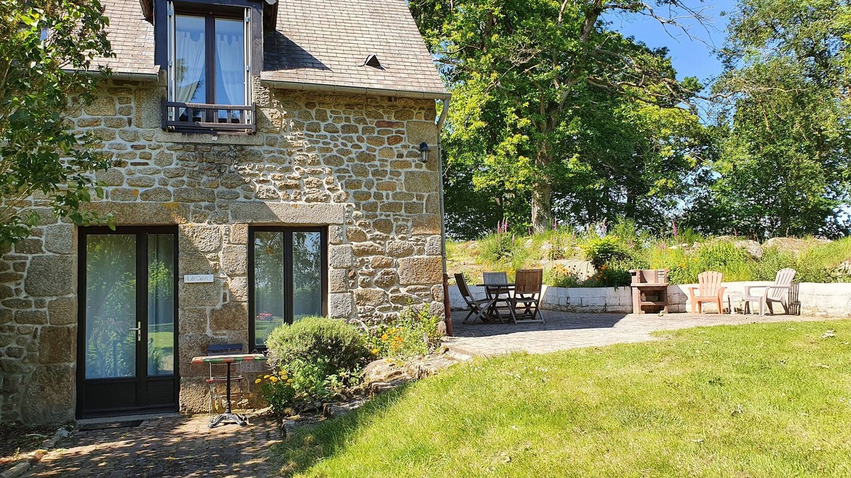 Bonnemain House | GITE LE COIN with swimming pool