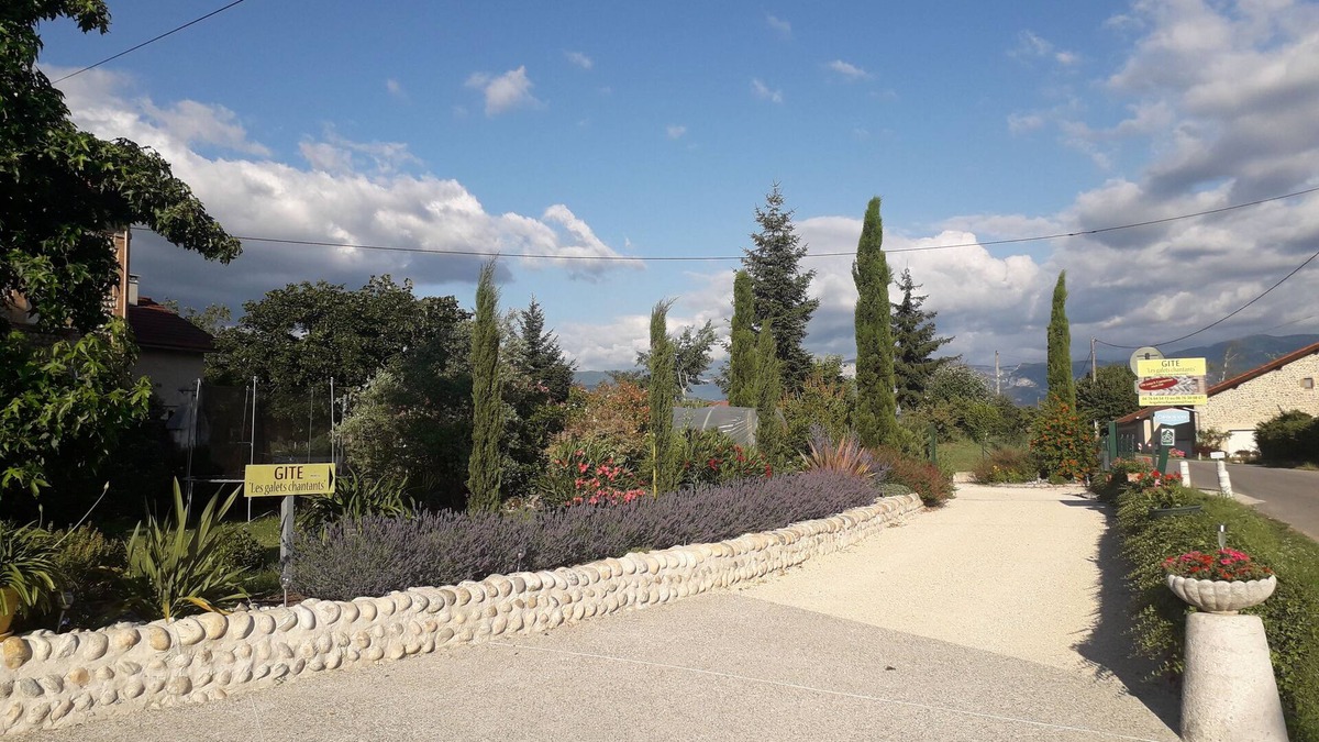 Saint-Hilaire-du-Rosier Cottage | GITE LES GALETS SINGING AT THE FOOT OF THE VERCORS accessibility PMR *