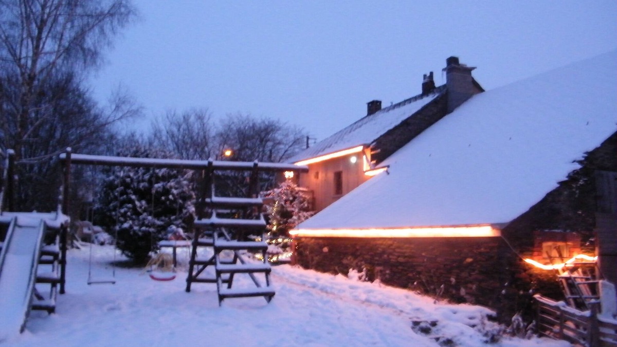 Vaux-sur-Sure Apartment | Gîte Les 7 Frênes-The warmth of wood and stone for an authentic stay