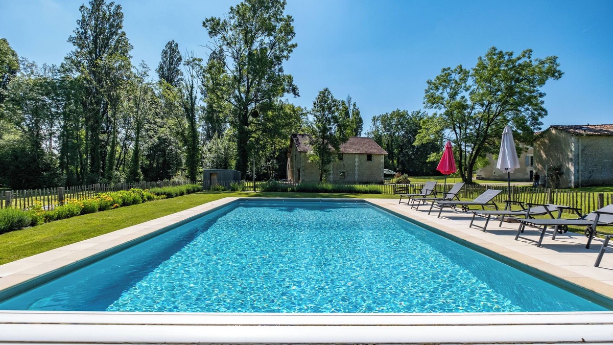 Chassaignes House | 'Gîte Les Chouettes' with Shared Pool, Private Terrace and Wi-Fi