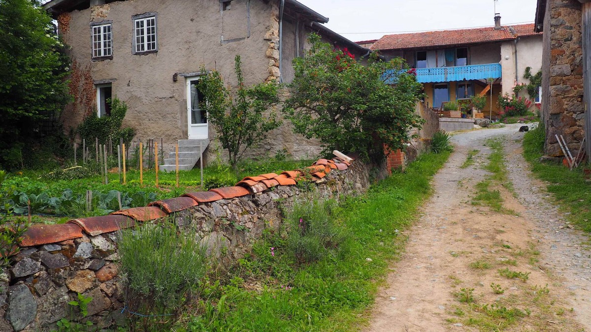 Souternon Cottage | Gîte 'Lieu De Stages' with Mountain View, Shared Terrace and Garden