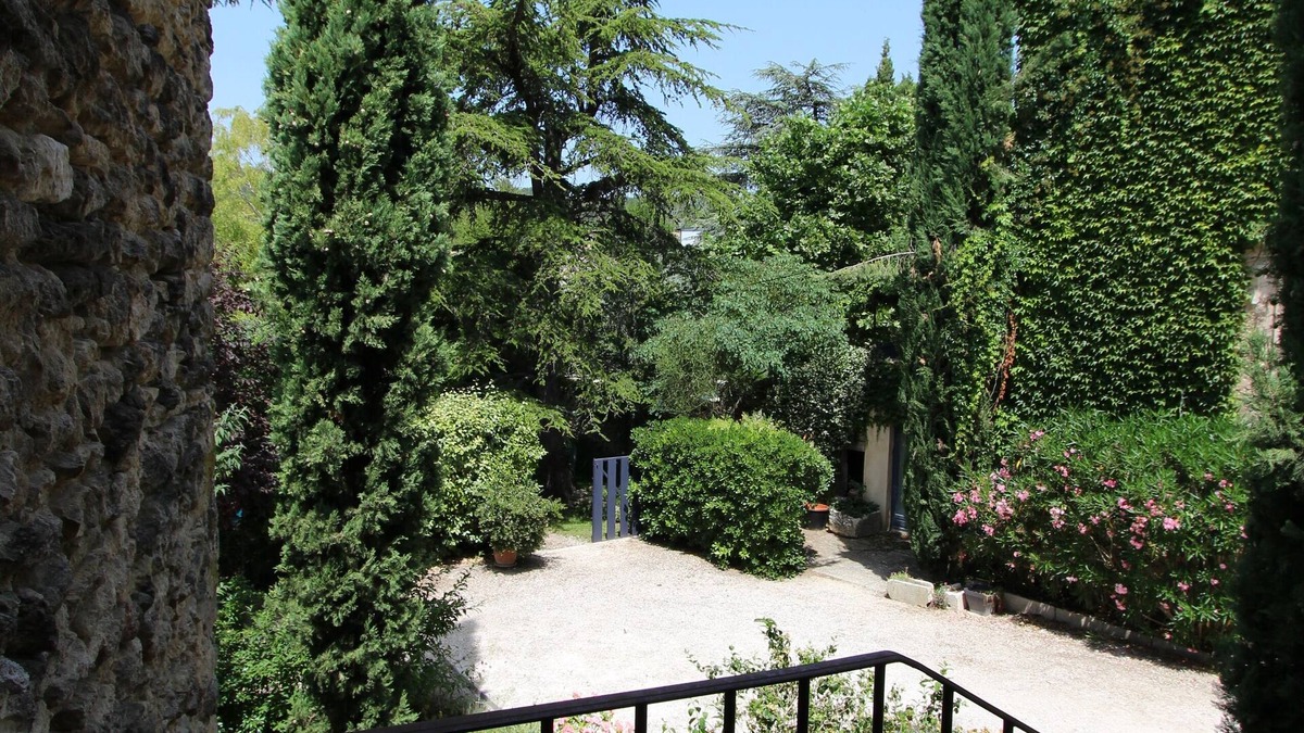 Cabrieres-d'Avignon Apartment | Gite Lou Bancaou classified 2 * in stone property in the village center