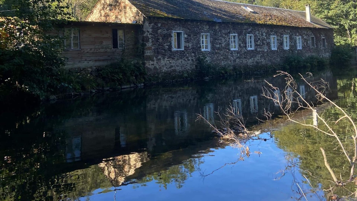 Aleu Cottage | Gite Loutre - charming riverside cottage, tranquil and dog-friendly