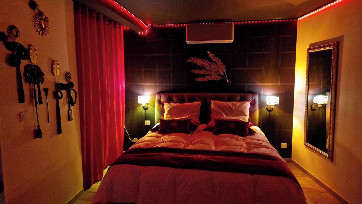 Saint-Omer House | Gite Love Room and Spa Romantic Escapade in Saint Omer