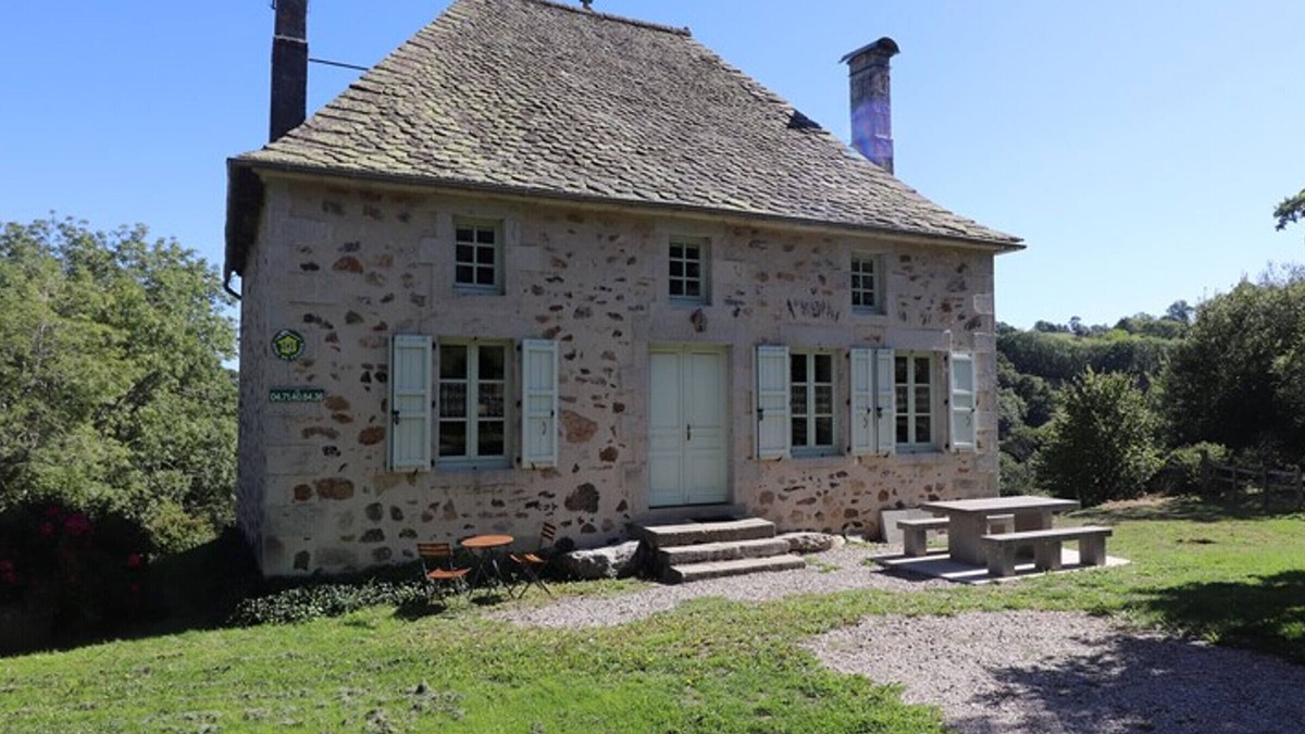 Menet Cottage | Gite Menet, 4 bedrooms, 8 persons