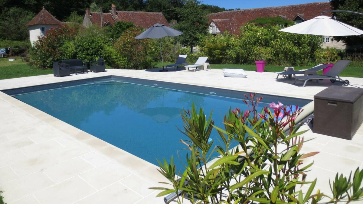 Nazelles-Negron House | Gite Nazelles-Négron, 2 bedrooms, 4 persons