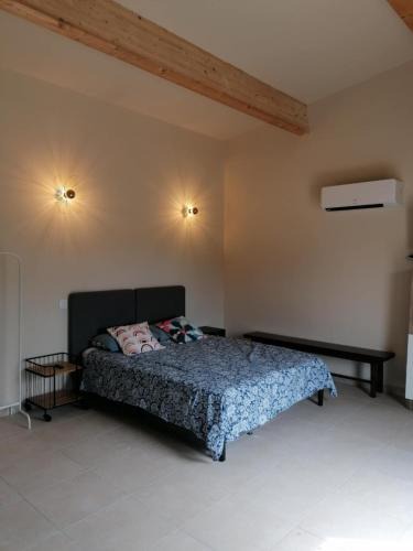 Crespian House | Gite neuf avec accès sauna, bain a remous