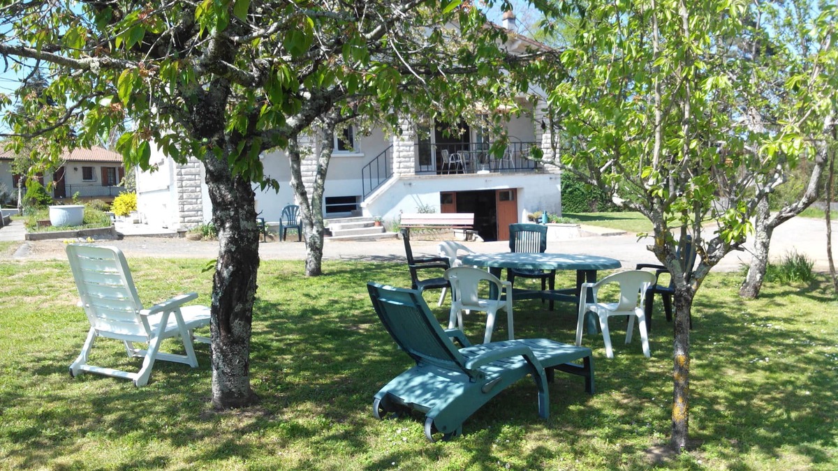 Availles-Limouzine House | Gite of IRIS whole house on ground of 8000 m2