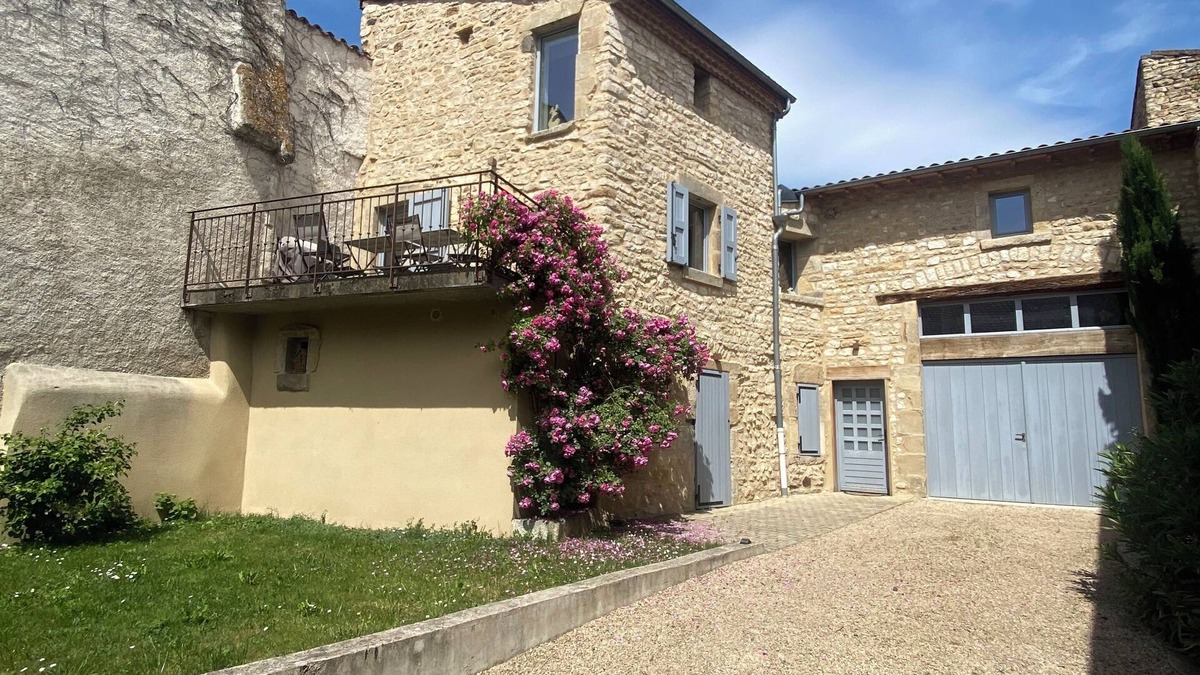 La Sauvetat House | Gite Old barn fully restored, lots of charm! Car charger