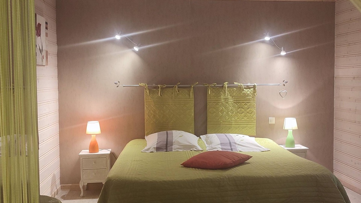 Gemozac Apartment | GITE, parking, terrace, garden. Possible breakfast and dinner platters
