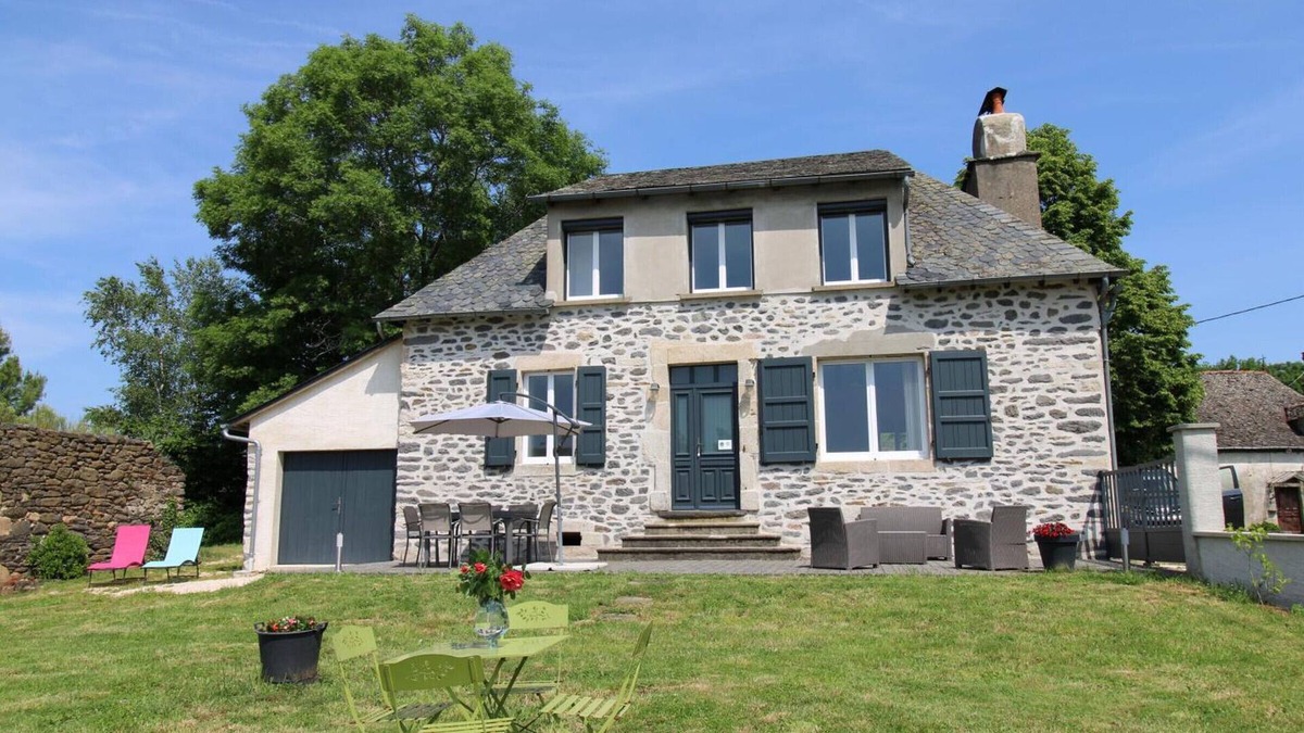 Pleaux Cottage | Gite Pleaux, 3 bedrooms, 6 persons