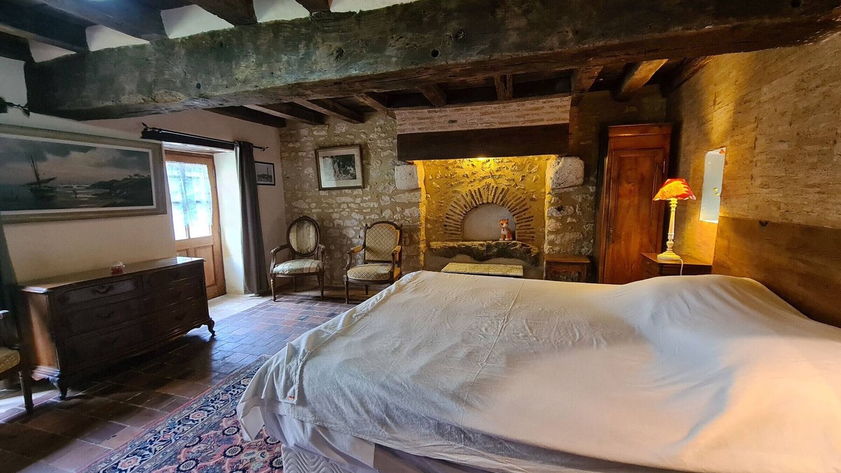 Rivarennes Cottage | Gite Rivarennes, 5 bedrooms, 12 persons