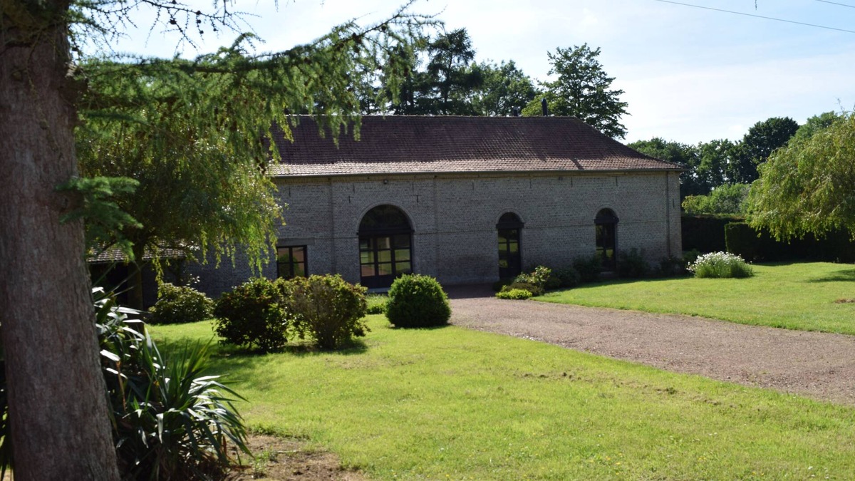 Neuville-au-Bois House | Gite sleeps 14 * somme tourisme et clévacances * in quiet country setting