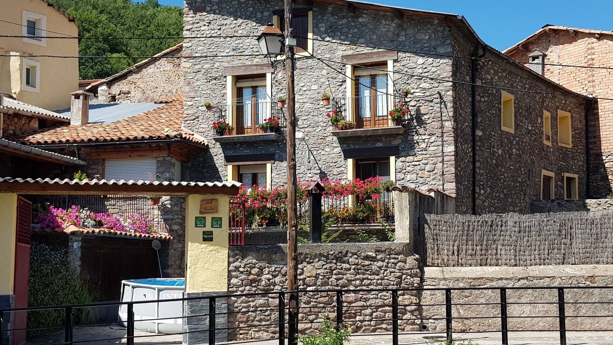 Les Iglesies Cottage | Gîte Teulé 2 in the Pyrenees: A perfect getaway in the middle of nature|11 pax