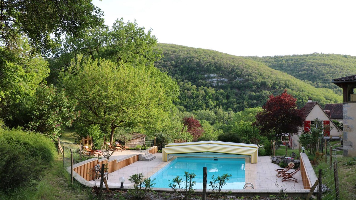Espagnac-Sainte-Eulalie Cottage | Gite with swimming pool in the Célé valley near Figeac - ideal for families