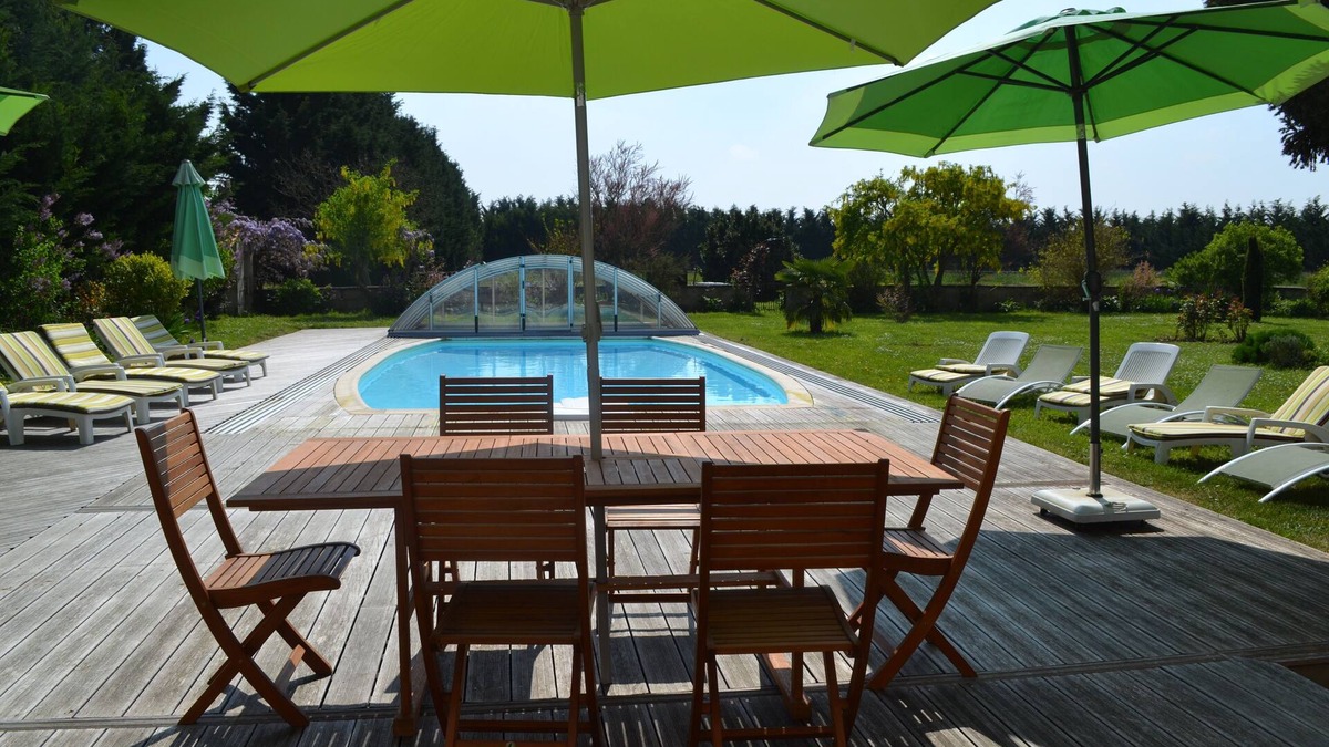Prisse-la-Charriere Cottage | GITE WITH COVERED AND HEATED POOL (3 STARS)