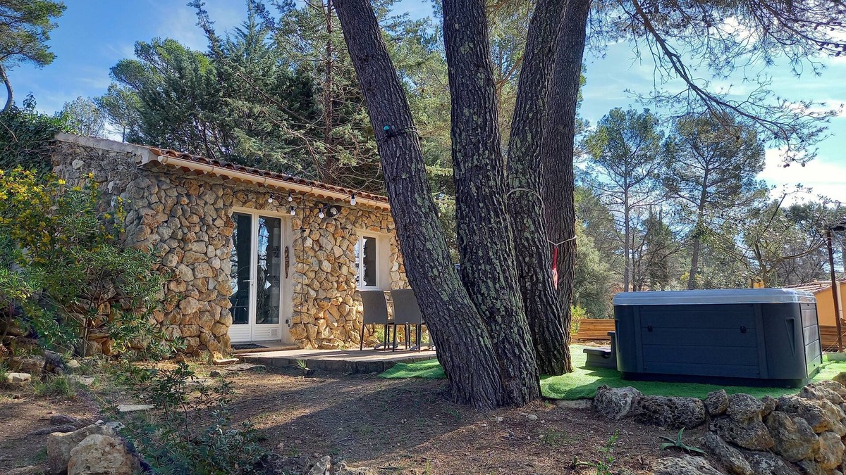 Saint-Antonin-du-Var Other | Gîte with private Jacuzzi in the heart of Provence Côte d'Azur