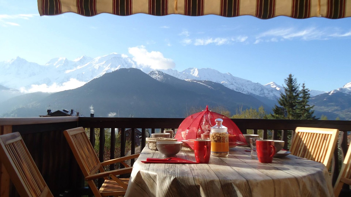 Plateau-d'Assy Cottage | GITE WITH SAUNA MAGNIFICENT VIEW OF MONT BLANC + AIGUILLE MIDI.
