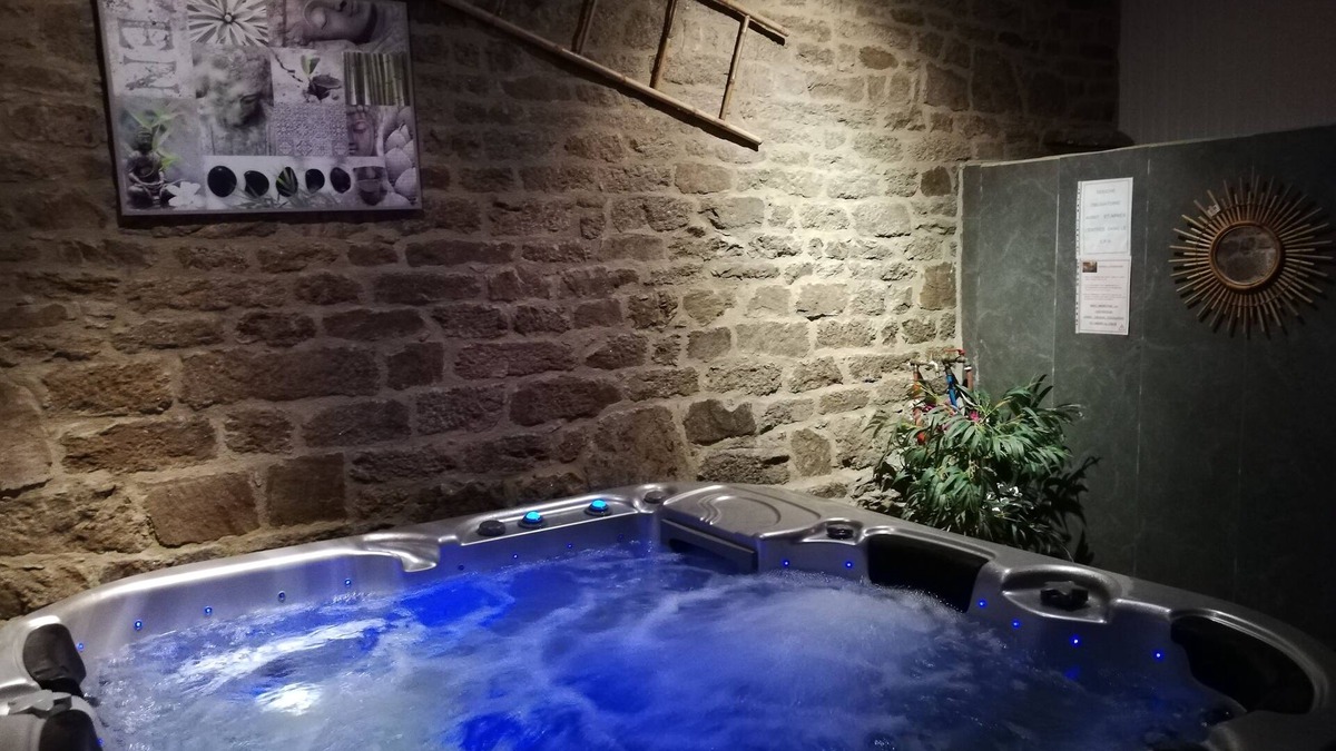 Quistinic Cottage | Gite with SPA (jacuzzi) Morbihan 30 mn from the sea