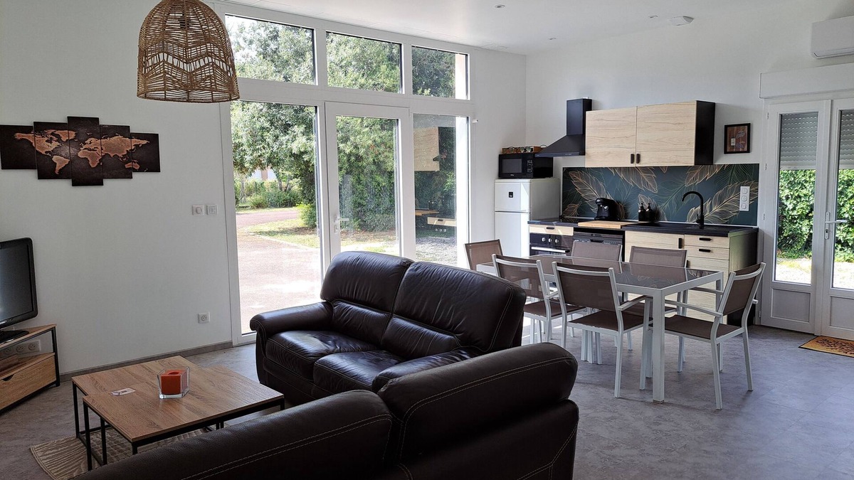 Saint-Medard-de-Guizieres House | Gîtes A la source Logement l'Isle up to 6 people with air conditioning