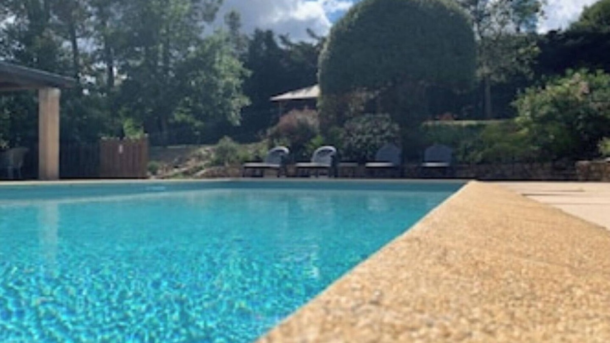 Tauriers Cottage | GITES (AIR-CONDITIONED) WITH SHARED POOL TAURIERS