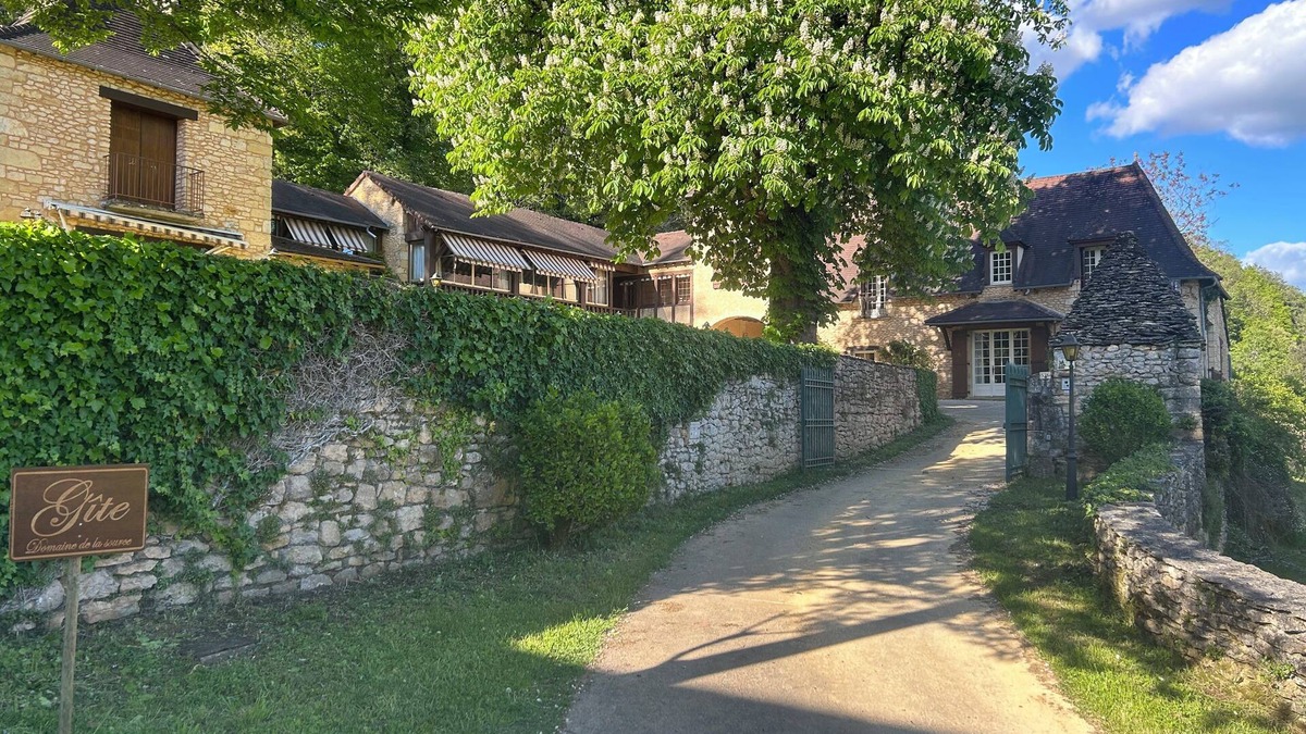 Montignac House | Gites de Charme 18 Personnes Avec Tennis Dans un Parc de 2 ha . Idéal Familles