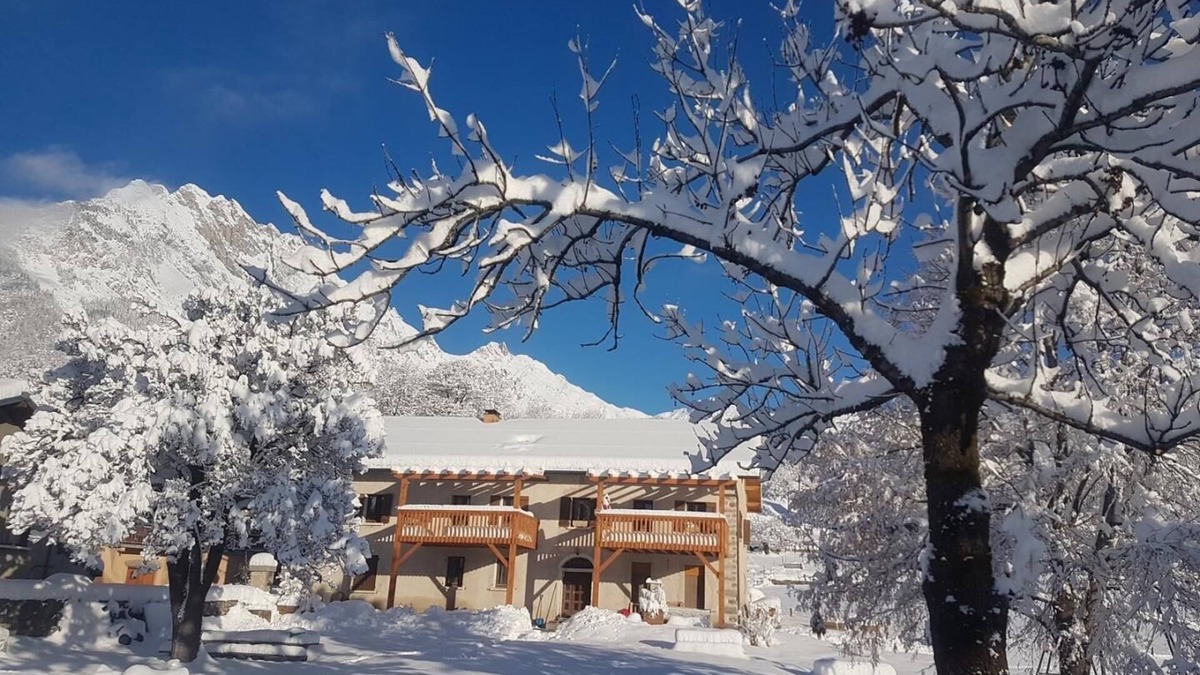 Saint-Michel-de-Maurienne House | Gites DE Beaune - LE Telegraphe