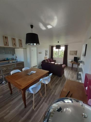 Villedieu-les-Poeles House | Gites Nature & Espace - Le puits des souhaits