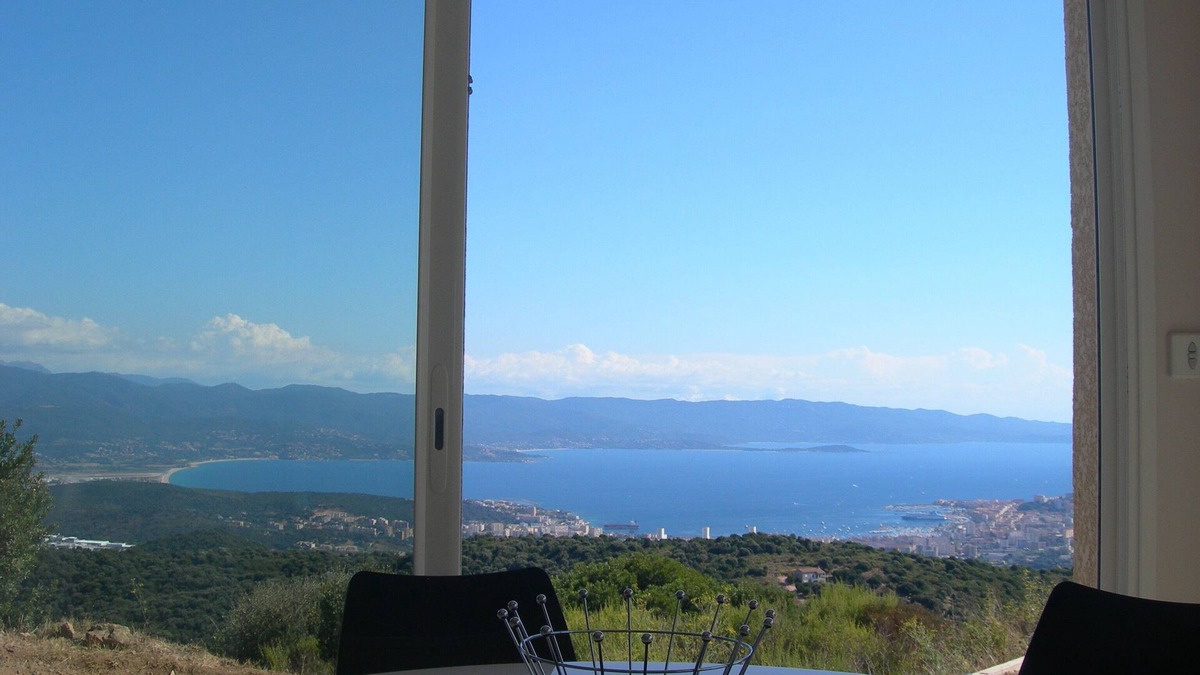 Alata House | Gites-Sassone, villa with swimming pool, jacuzzi and panoramic sea view