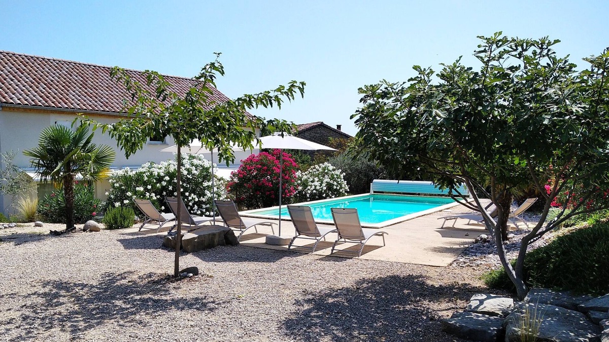 Les Vans House | GiVans, gites of 60m², heated pool, panoramic view