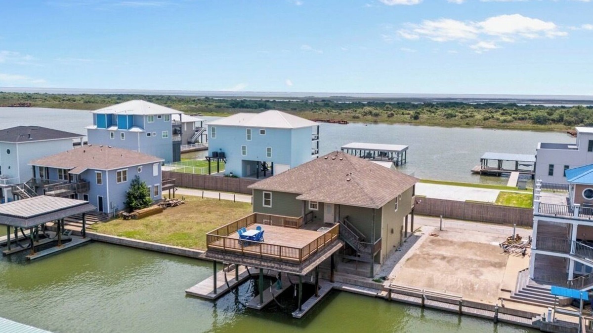 Port O Connor House | GK BAY is WATERFRONT in POC