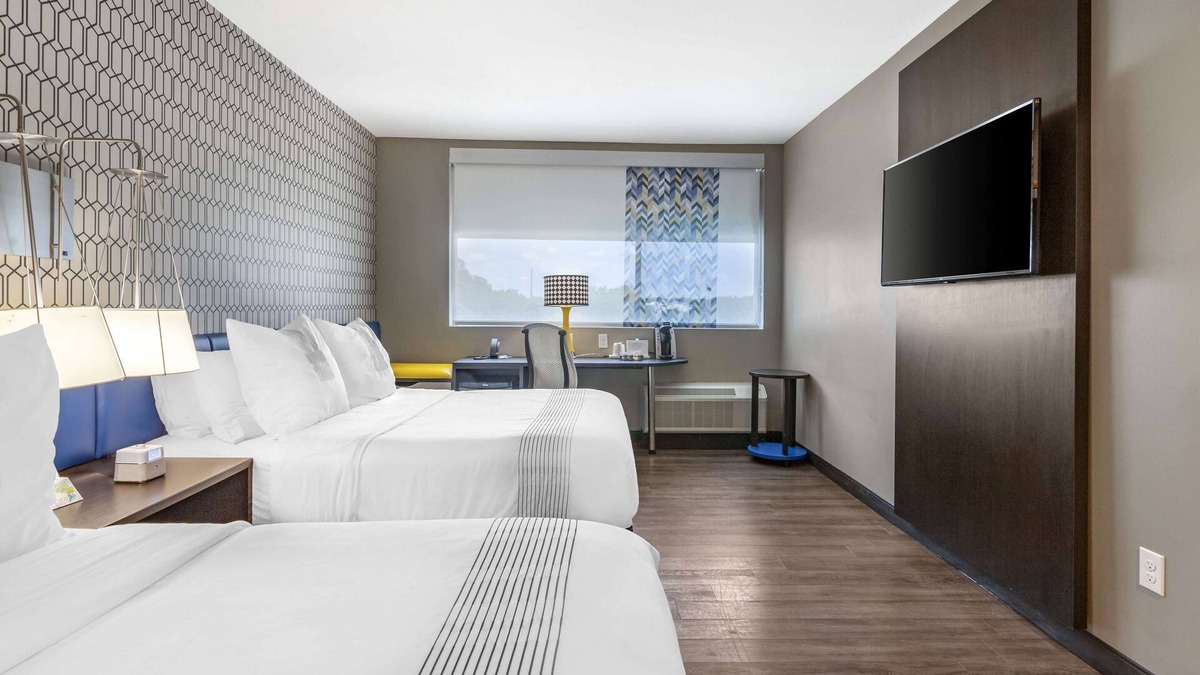 Savannah Hotel | GLō Best Western Savannah-Gateway I-95