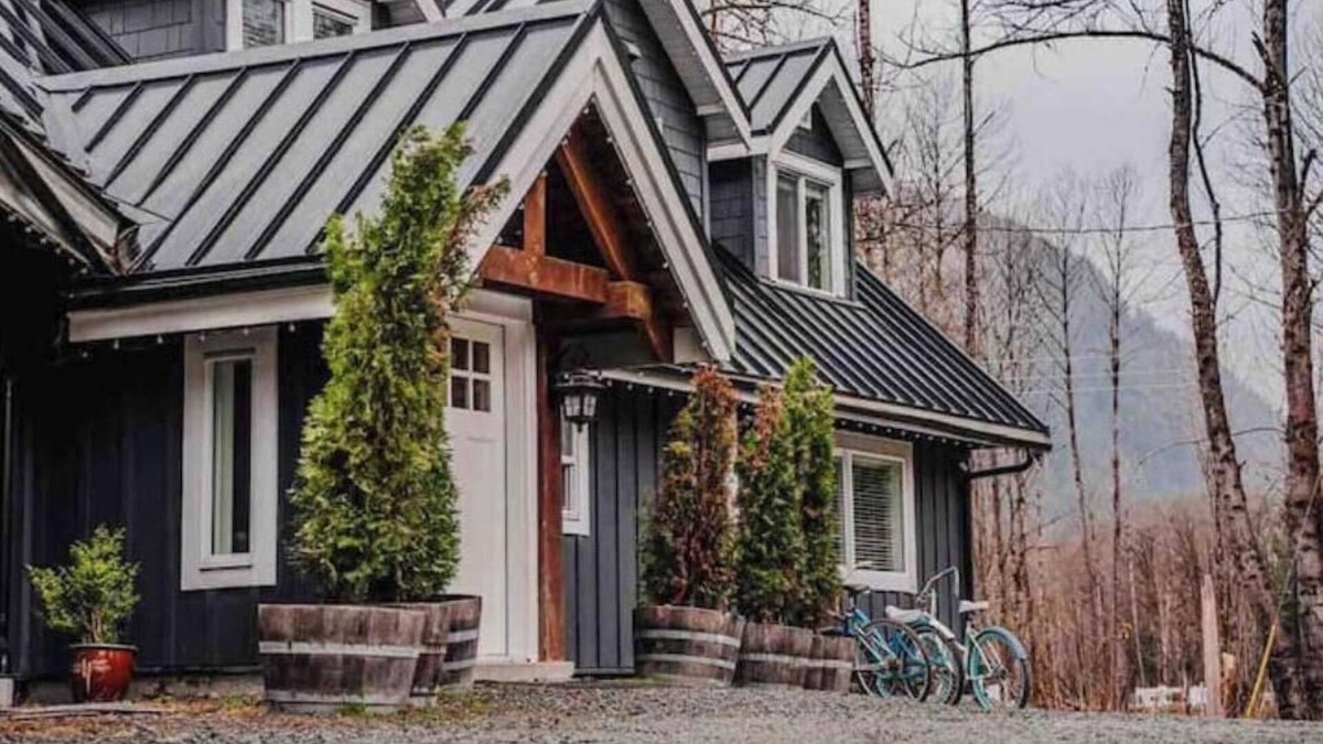 Upper Squamish Cabin | Glacier Valley Farm