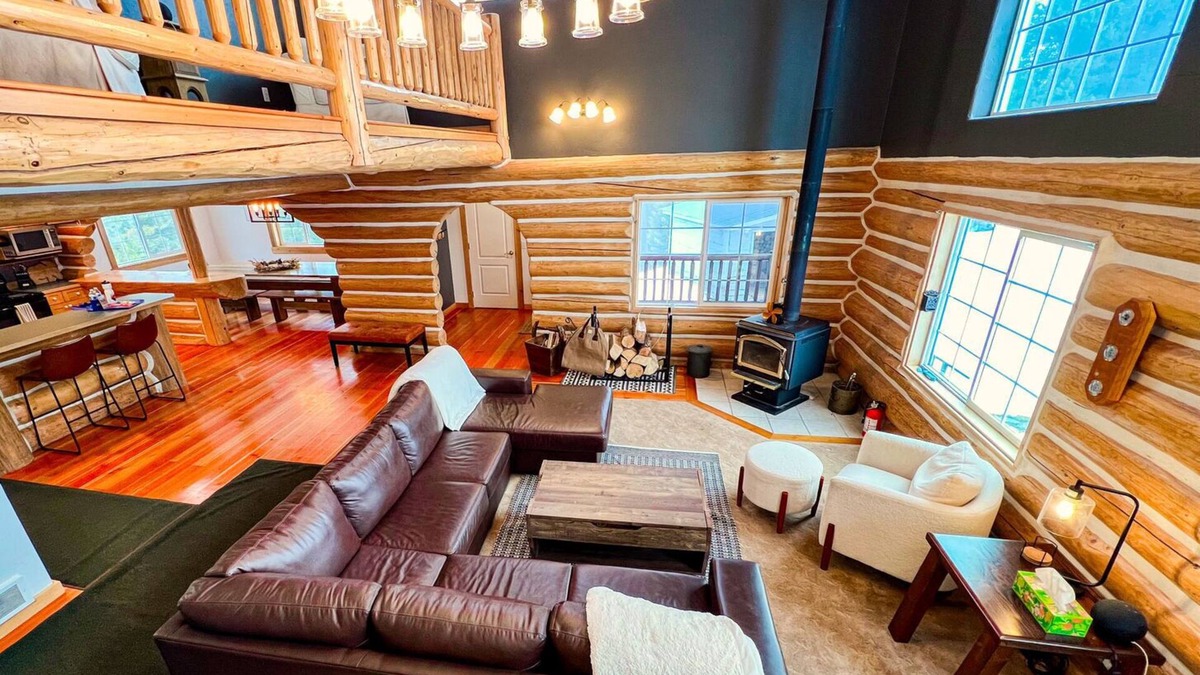 Coram House | Glacier Dream Escape! Pet Friendly, 6 Bed/4.5 Bath, Sleeps 12, Private Acreage, Trees Galore!