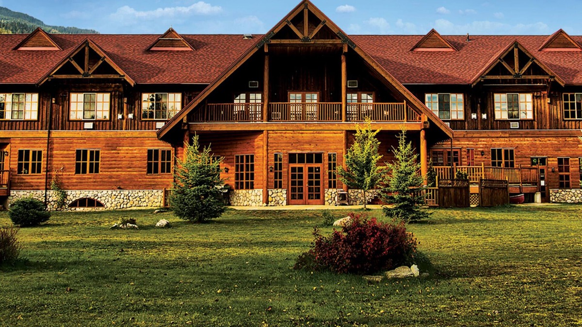 Revelstoke Hotel | Glacier House Resort