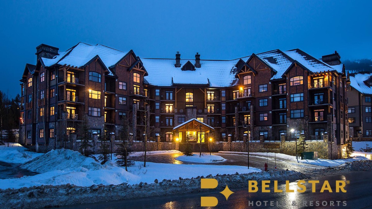 Golden Cabin | Glacier Mountaineer Lodge