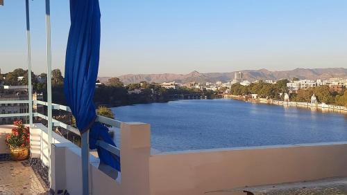 Lake Swaroop Sagar Bed & Breakfast | Gladden Villa