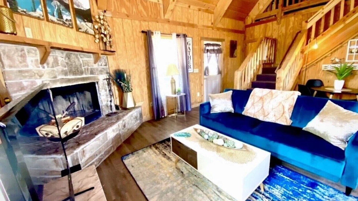 Duchesne Cabin | GLAMOROUS Stylish cabin💫 over 2 acres, beautiful views, sleeps 8, washer & dryer
